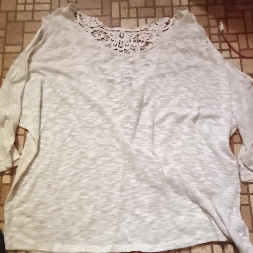 A white B&B 3x shirt